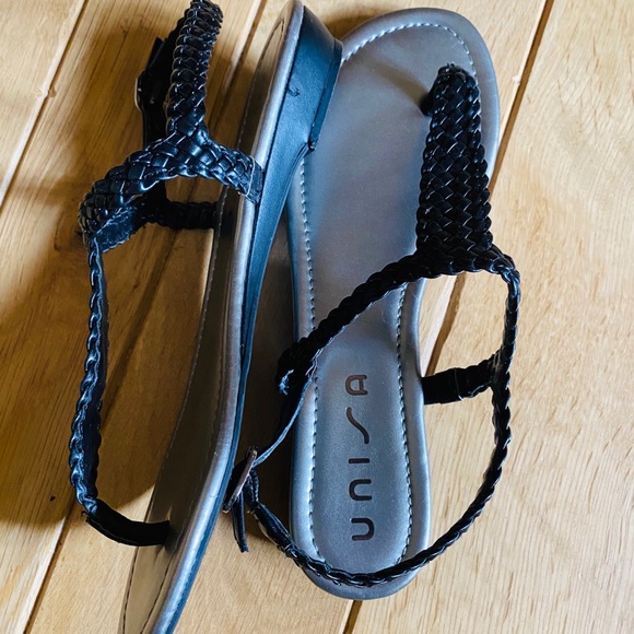 unisa flip flops black